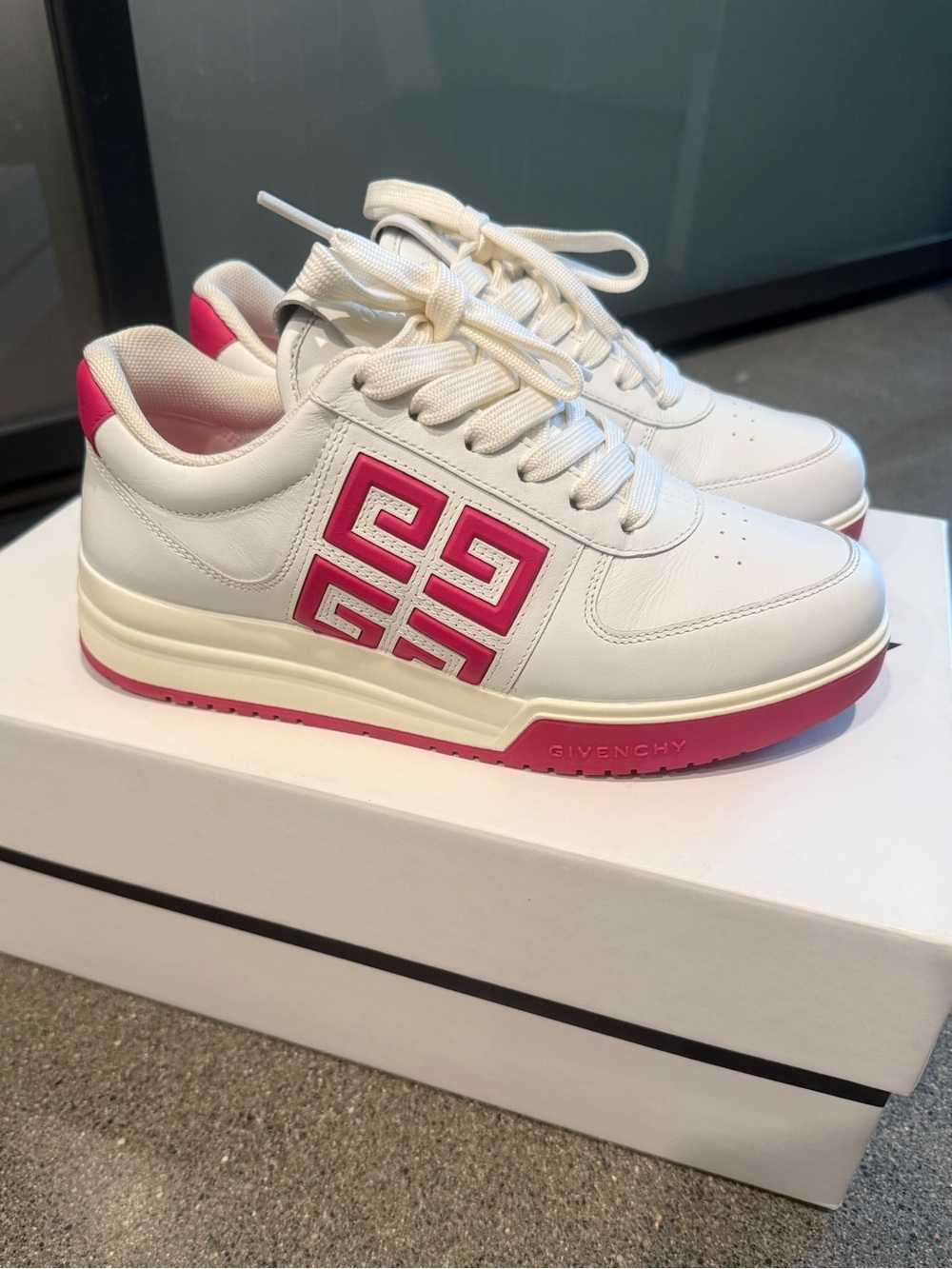 Givenchy White Leather Low-Top Sneakers with Pink Logo Trim